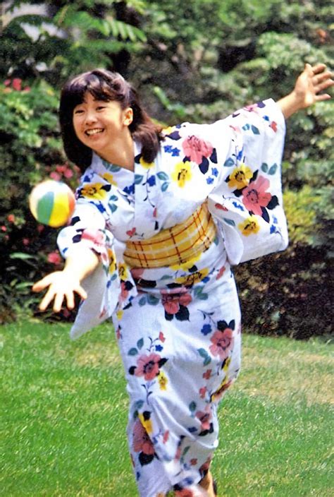 宮崎美子 おっぱい|【宮崎美子の高画質エロ画像58枚】頭脳は熟女優の水着グラビ。